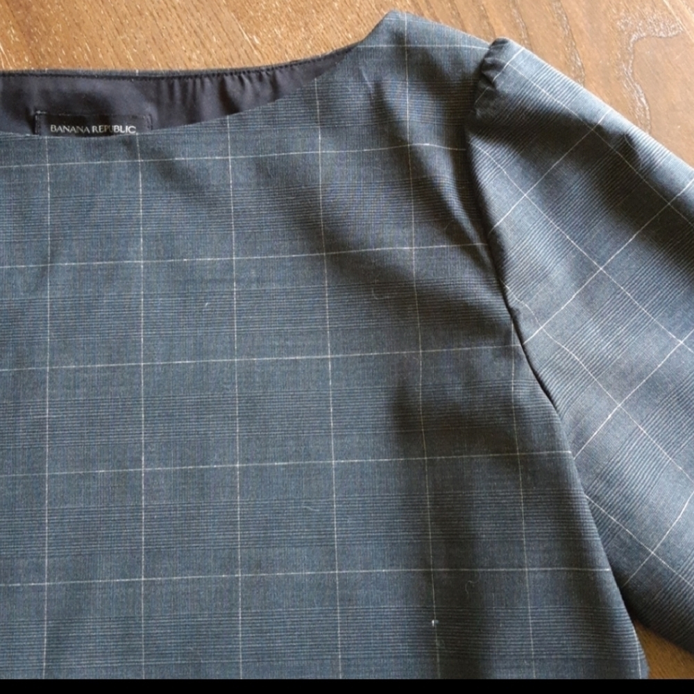 ⭐ BANANA REPUBLIC Pewter Top w Boatneck